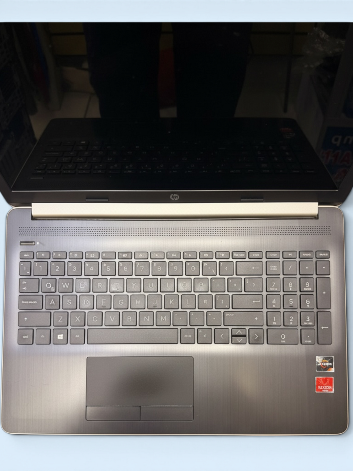 Laptop HP – Ryzen 3 3200U | 8GB RAM | 256GB SSD | Reacondicionada Clase B